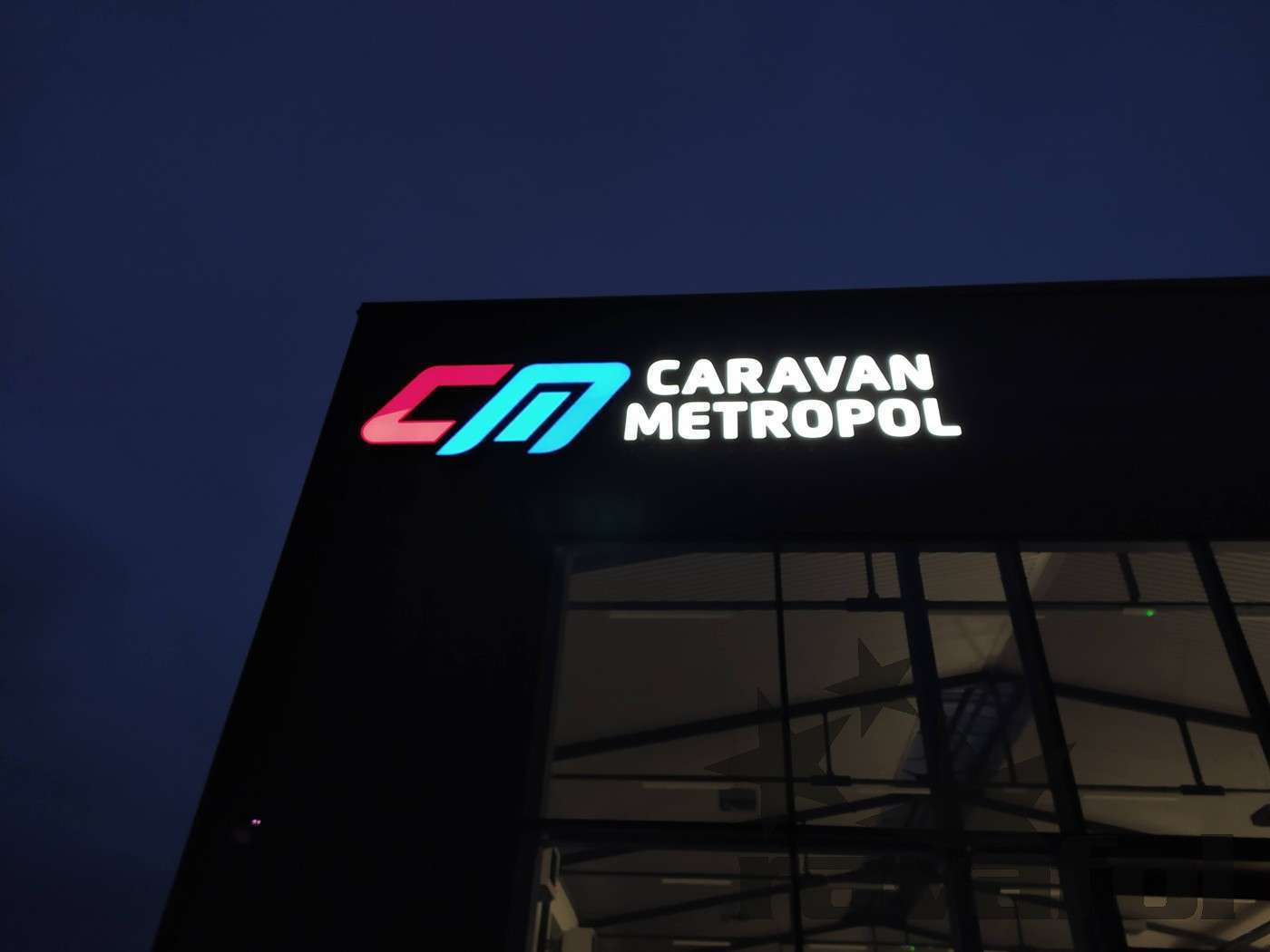 svetelná reklama Caravan Metropol CZ
